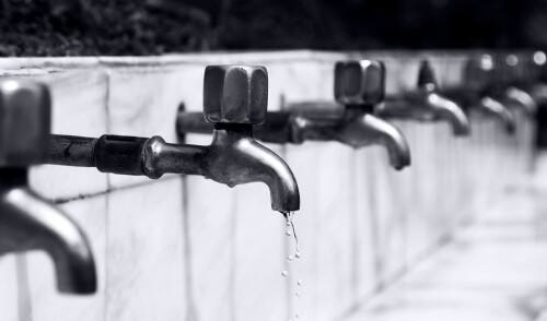 bathroom-black-and-white-drops-67184